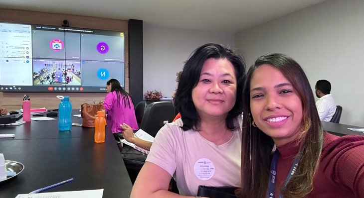 Odontóloga Isnaya Almeida Brandão Lima (d) junto com a fisioterapeuta Silvely Tiemi Kojo (e) foram as representantes da