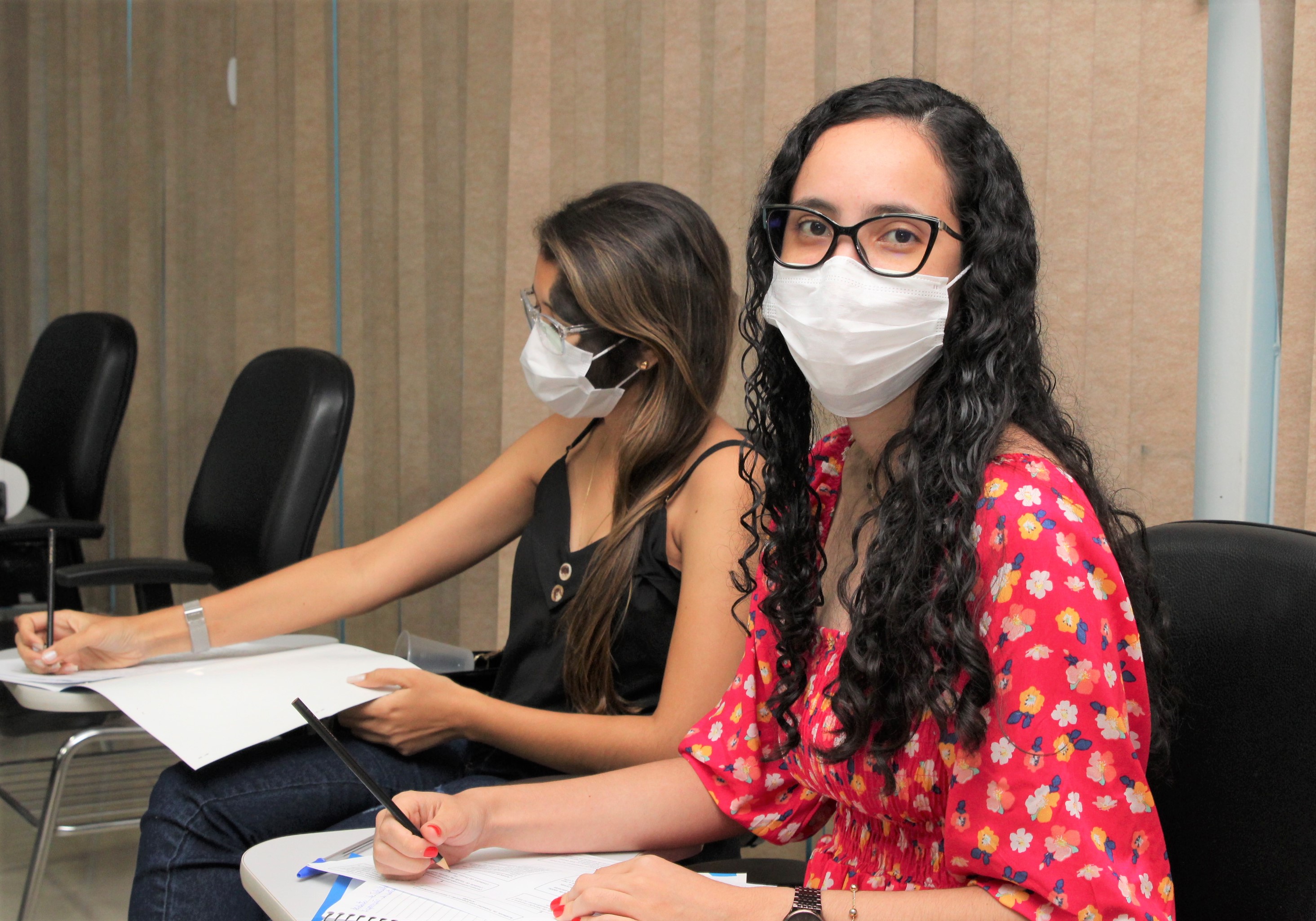 Residente Suyanne Siloti participou do curso como ouvinte e organizadora, já que o Cerest é seu cenário de prática
