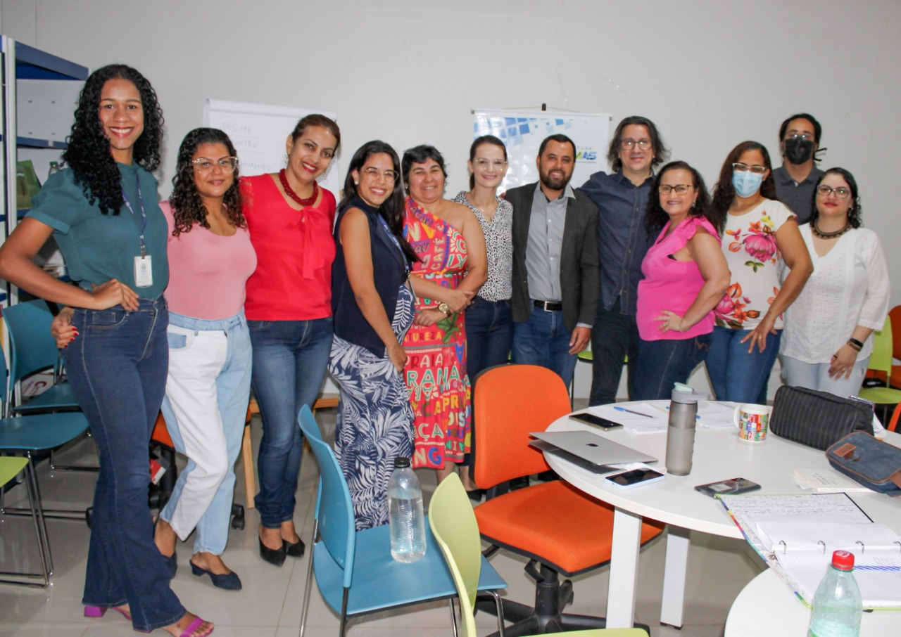 Tuila Macedo, à esq., é uma das dez cursandas do curso QPES MA