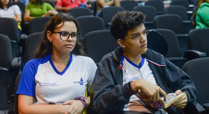 ara a aluna do ensino médio Victória Pires a pontualidade dos debates é de extrema importância