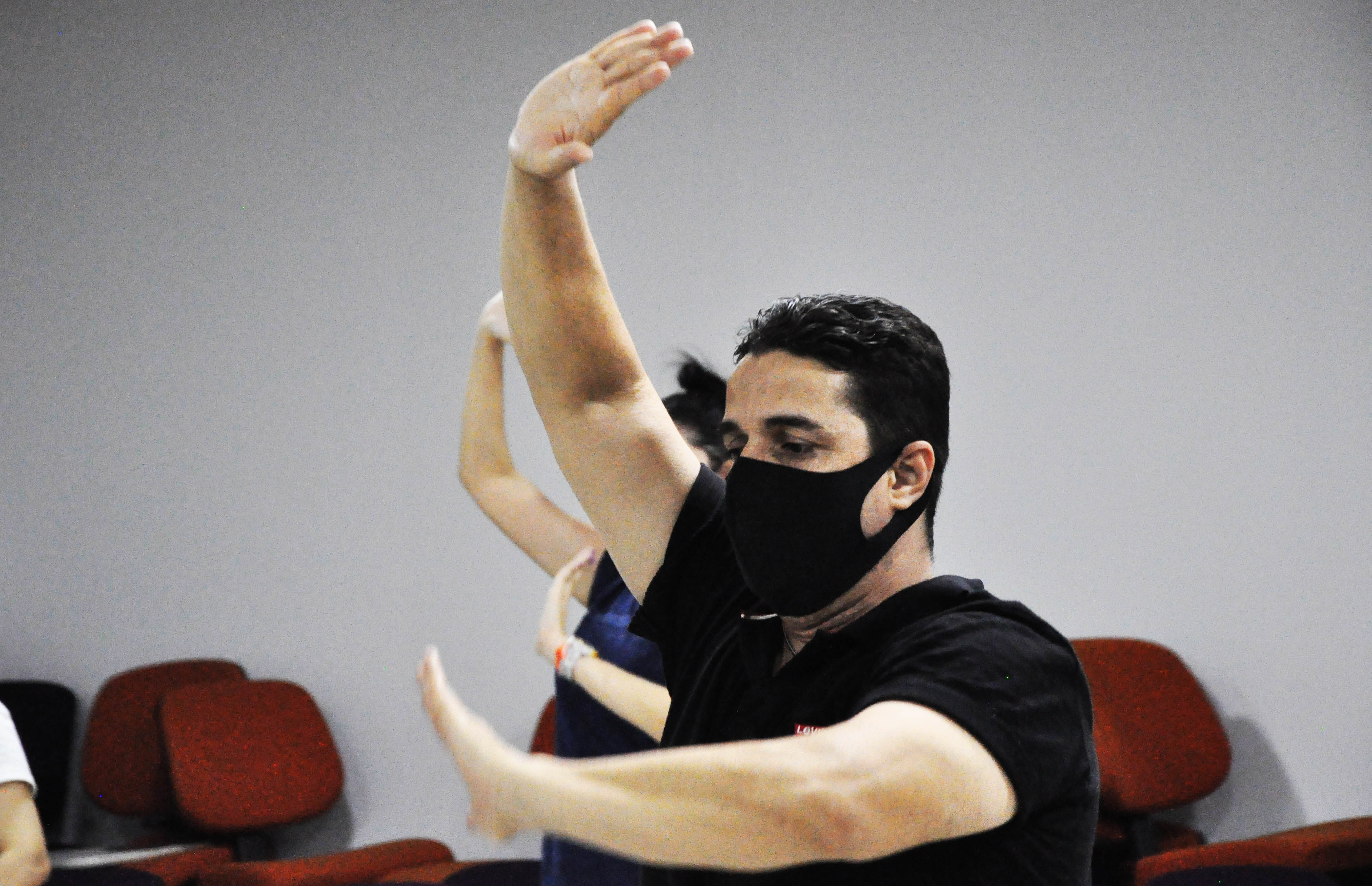 Servidor Wilson Moreira levou a técnica para a dança de rua