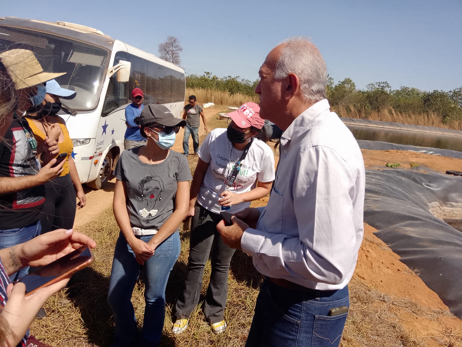 Assistente operacional do Aterro, o economista, Adeluzio Azevedo, apresentou os serviços aos residentes