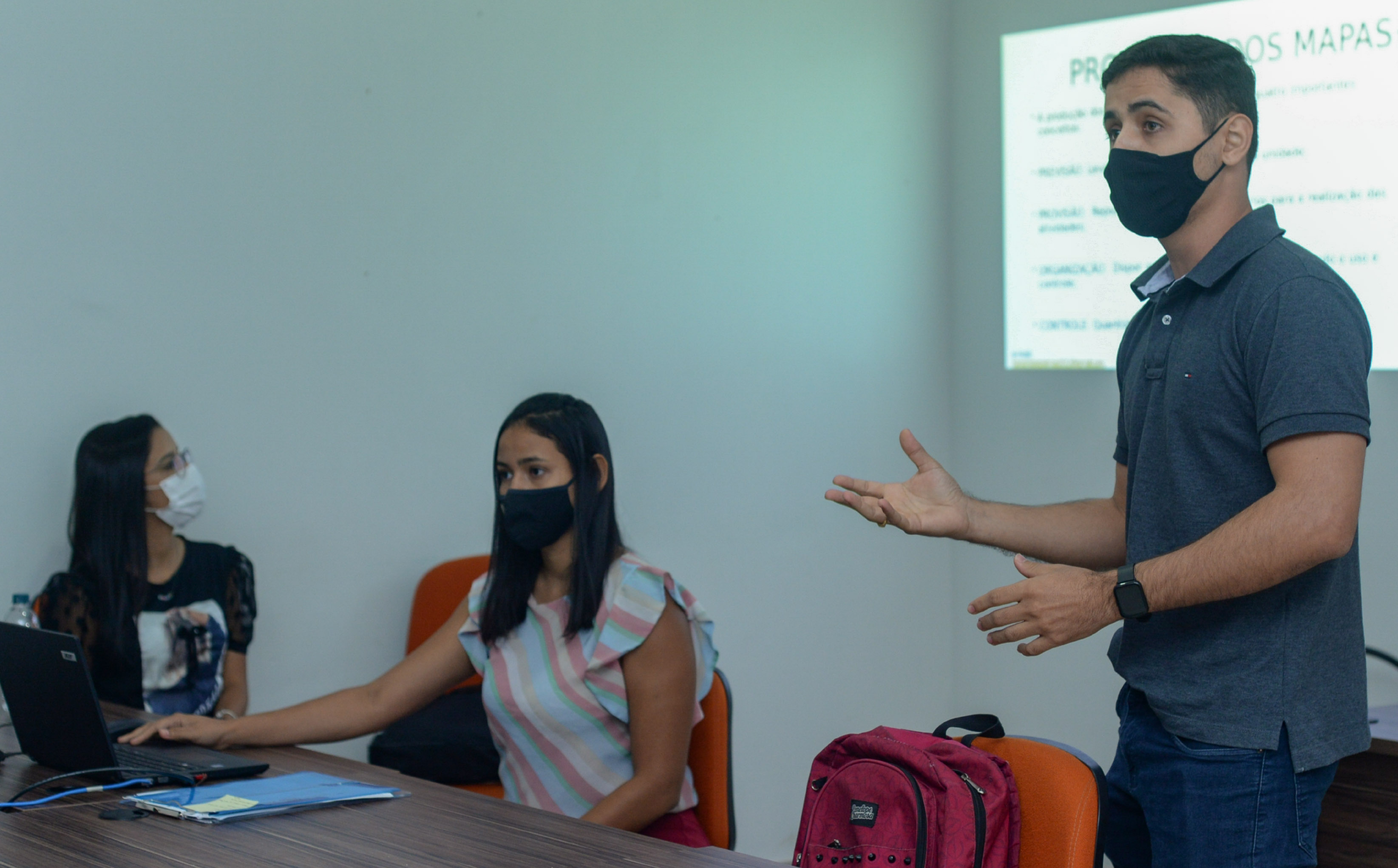 Palestra realizada pelos residentes Aldair Martins, Bruna Alencar, e Thallyne Alves