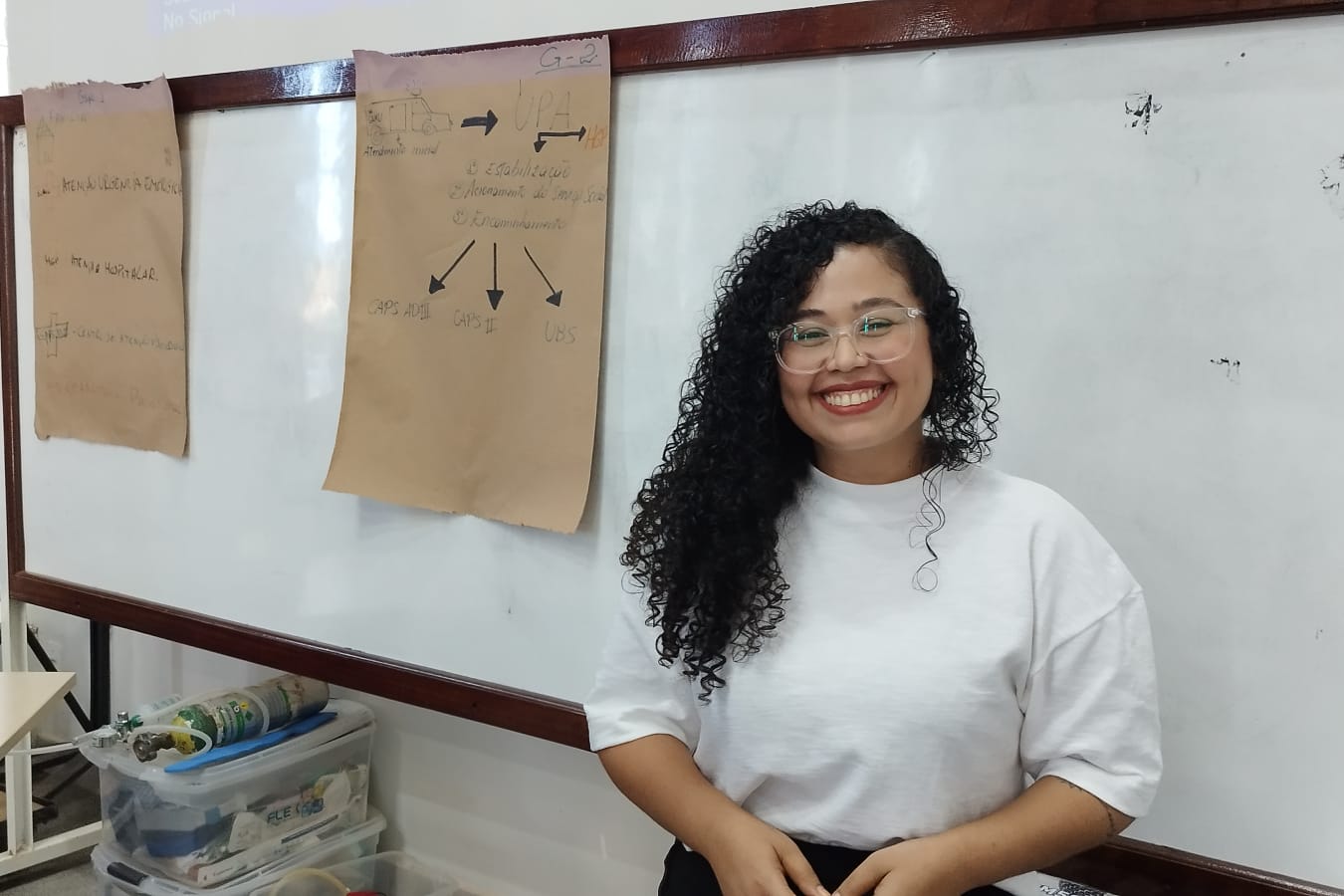 Psicóloga residente em Saúde Mental da Fesp, Maria Francisca Carvalho, conduz a palestra 'Comunicação terapêutica'