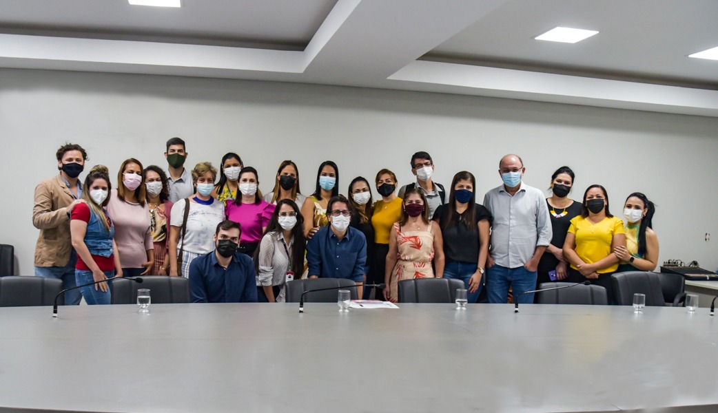 Participaram gestores municipais da área da saúde, entidades classistas e representantes de instituições de ensino